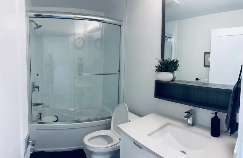 B403 14438 72 AVENUE - photo 4 of 7