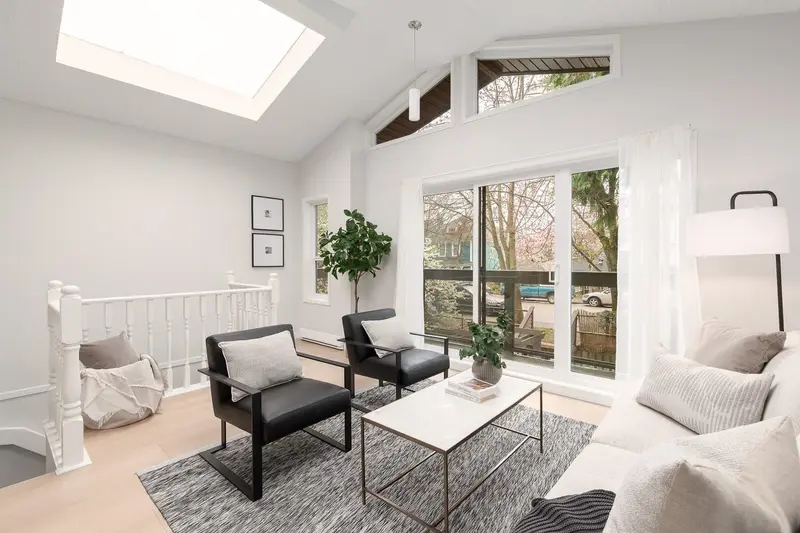 721 E PENDER STREET - photo 3 of 25