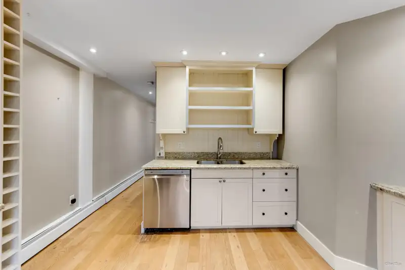17 870 W 7TH AVENUE - photo 4 of 26