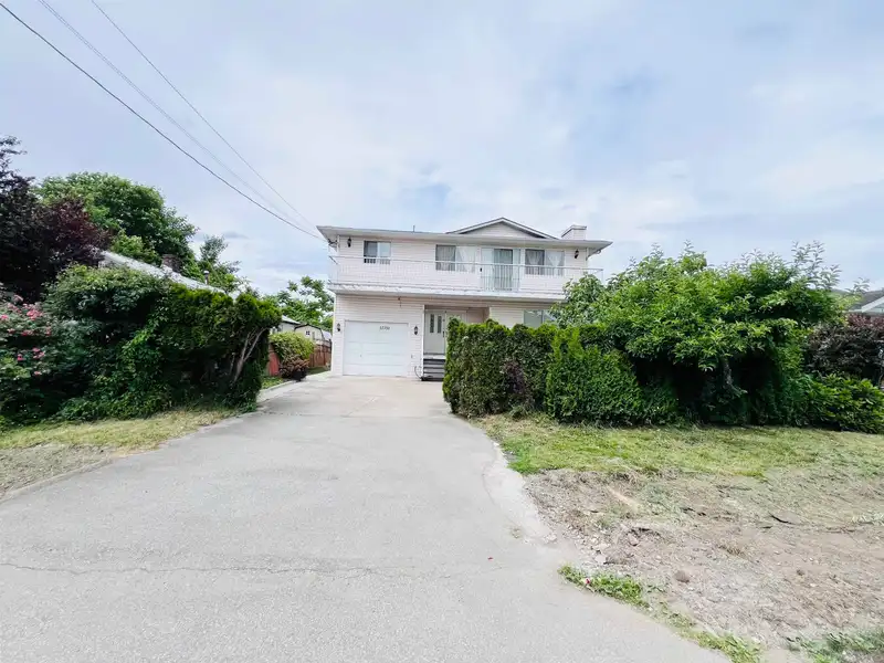 12751 115A AVENUE - photo 2 of 32