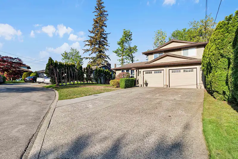 2348 RIDGEWAY STREET - photo 2 of 36