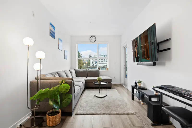 217 20695 EASTLEIGH CRESCENT - photo 3 of 25