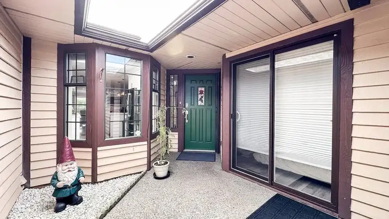 4 15148 20 AVENUE - photo 3 of 28