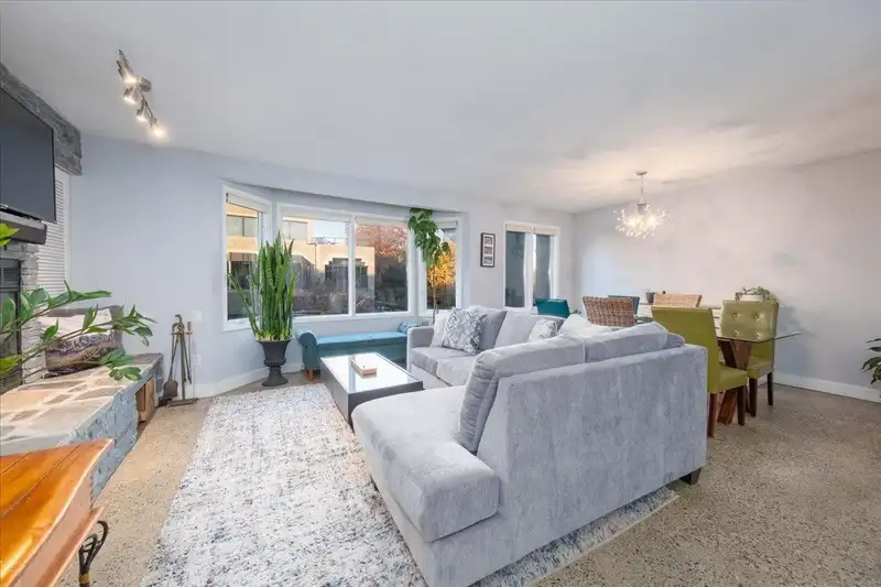 1846 W 1ST AVENUE - photo 3 of 35