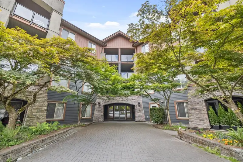 2422 244 SHERBROOKE STREET - photo 4 of 34