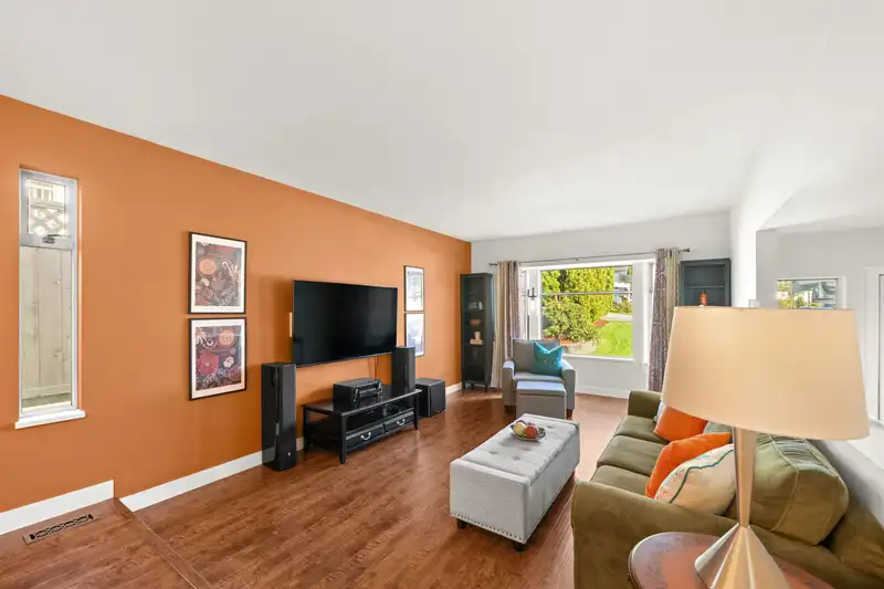 11301 HARRISON STREET - photo 4 of 36
