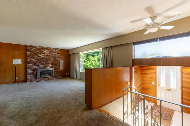 3371 VINCENT STREET - photo 2 of 40