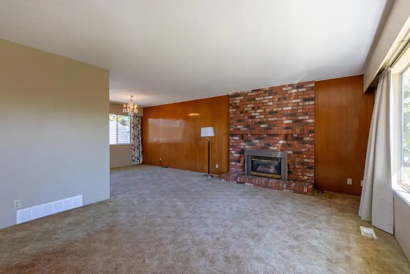 3371 VINCENT STREET - photo 4 of 40