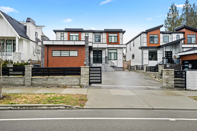 16117 108 AVENUE - photo 1 of 25