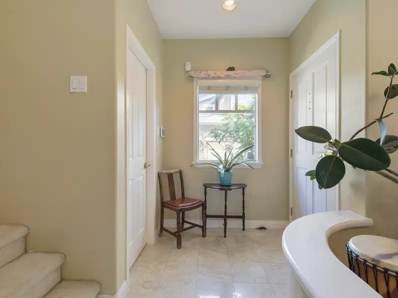 31 5650 HAMPTON PLACE - photo 4 of 40
