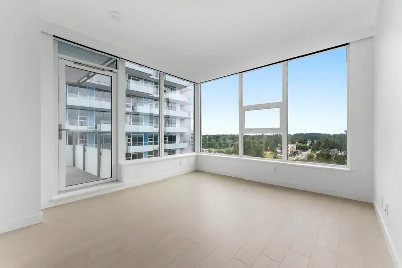 2502 13768 100 AVENUE - photo 1 of 8