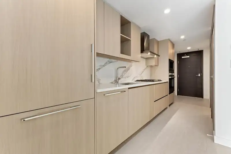 2502 13768 100 AVENUE - photo 3 of 8