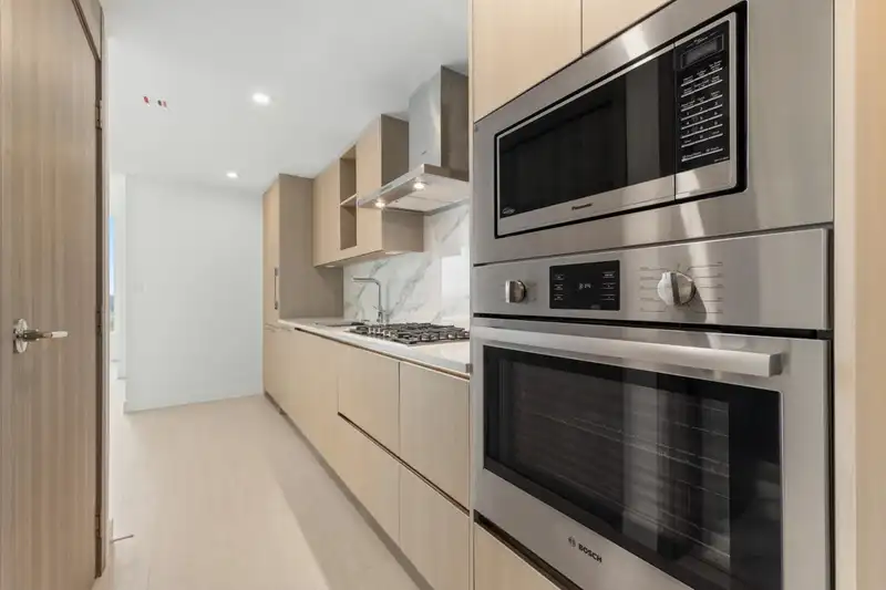 2502 13768 100 AVENUE - photo 4 of 8