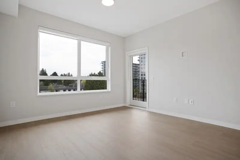 612 110 E 17TH STREET - photo 2 of 7
