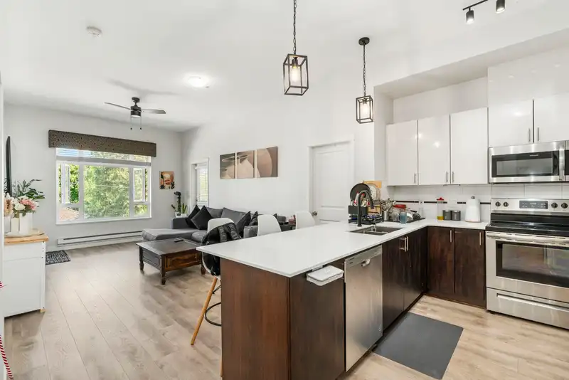 401 14960 102A AVENUE - photo 1 of 27
