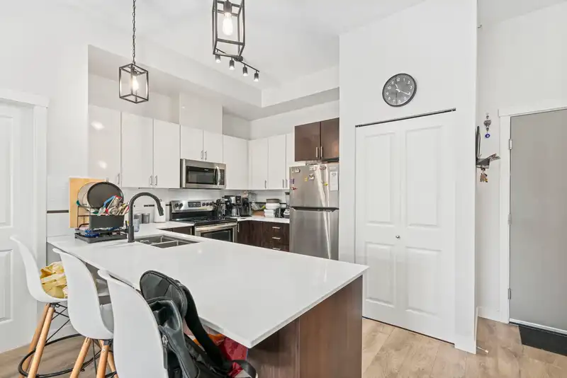 401 14960 102A AVENUE - photo 4 of 27