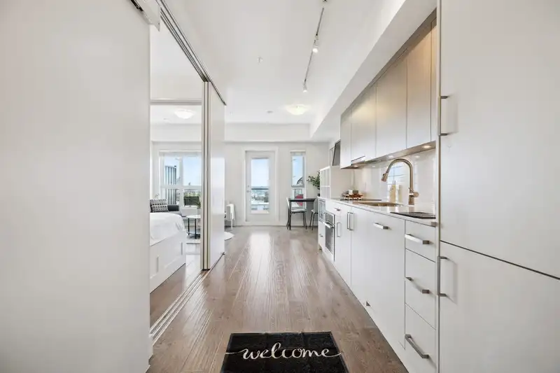 511 809 FOURTH AVENUE - photo 1 of 40