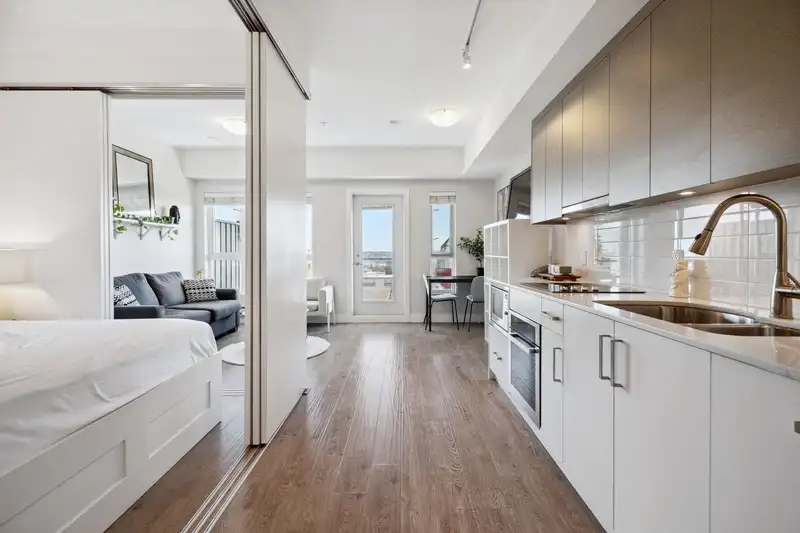511 809 FOURTH AVENUE - photo 3 of 40