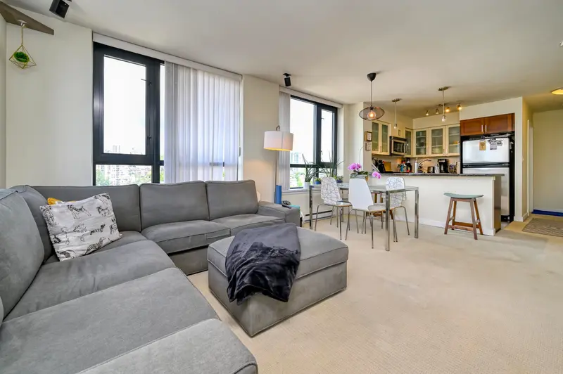 1307 1 RENAISSANCE SQUARE - photo 2 of 25