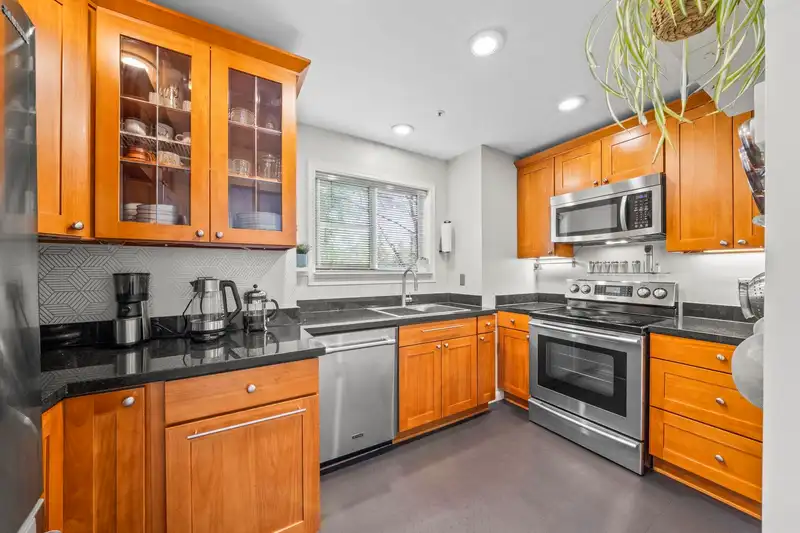204 1883 E 10TH AVENUE - photo 1 of 23