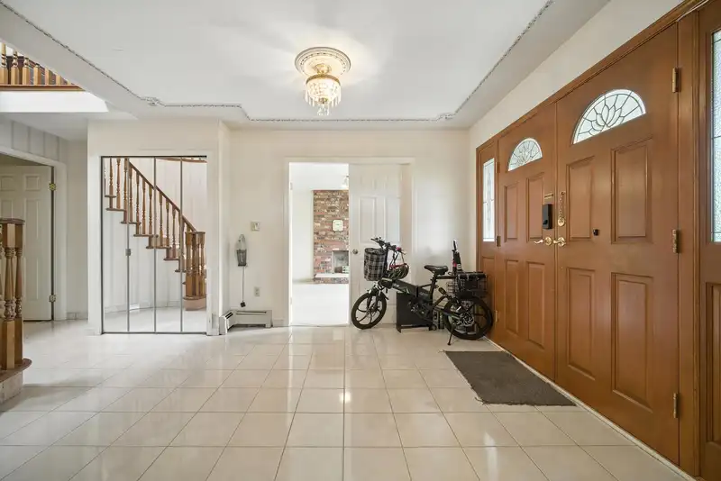 4423 WILLIAM STREET - photo 4 of 38