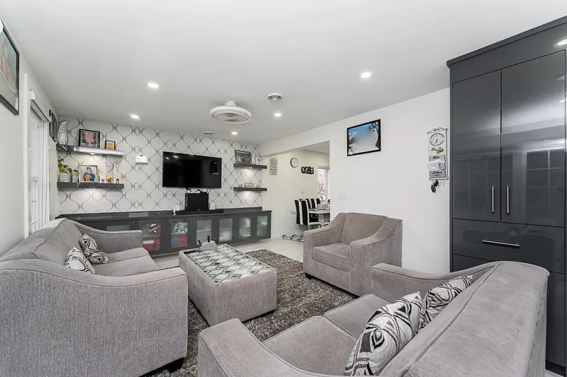 12850 115B AVENUE - photo 4 of 20