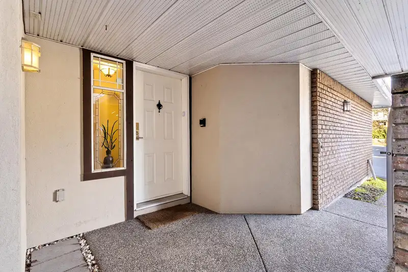 8 52 RICHMOND STREET - photo 3 of 40