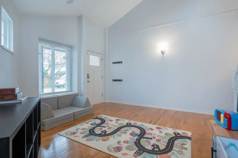 20265 94B AVENUE - photo 3 of 38