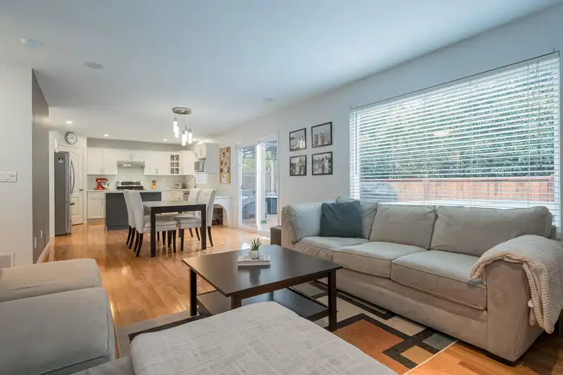 20265 94B AVENUE - photo 4 of 38