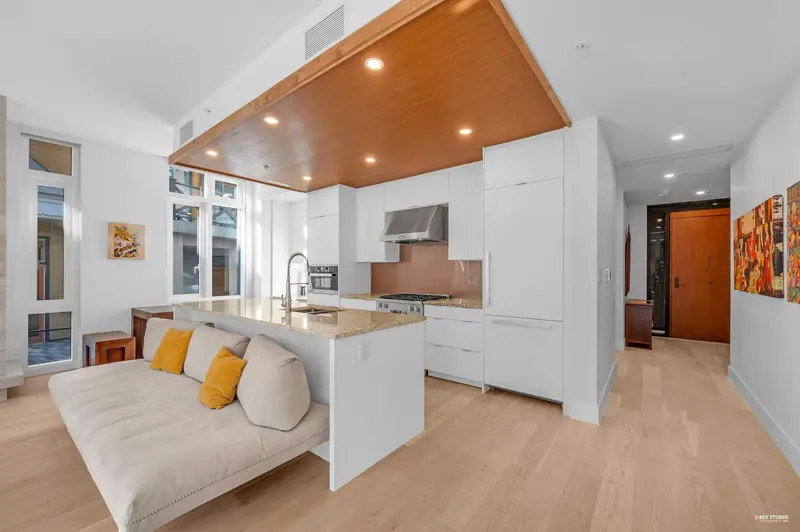 203 6697 NELSON AVENUE - photo 4 of 25