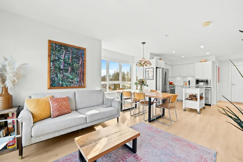 303 1519 CROWN STREET - photo 1 of 25