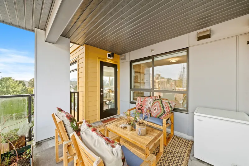 303 1519 CROWN STREET - photo 4 of 25