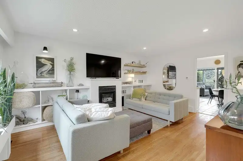 8257 114 STREET - photo 2 of 39