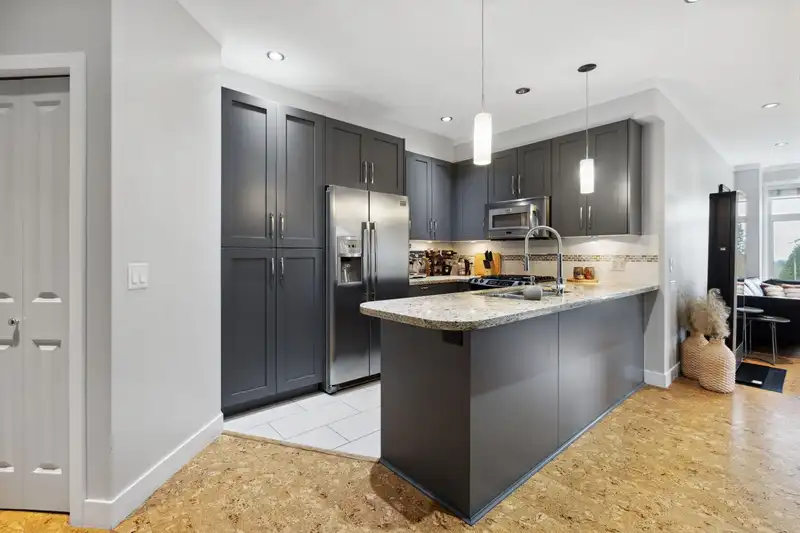 302 116 W 23RD STREET - photo 2 of 26