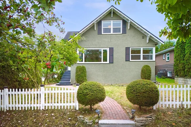 102 DURHAM STREET - photo 1 of 25