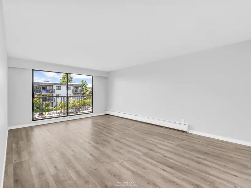 106 252 W 2ND STREET - photo 4 of 37