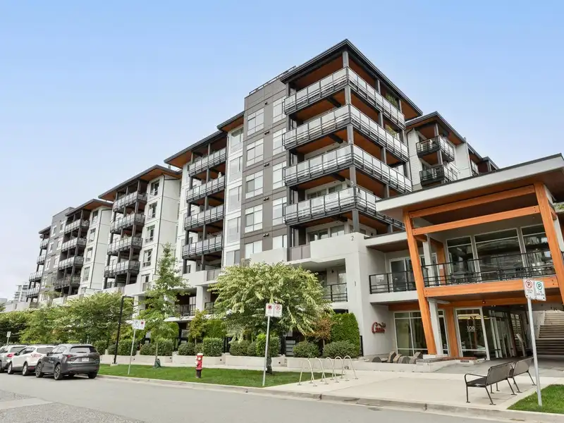 115 108 E 8TH STREET - photo 1 of 21