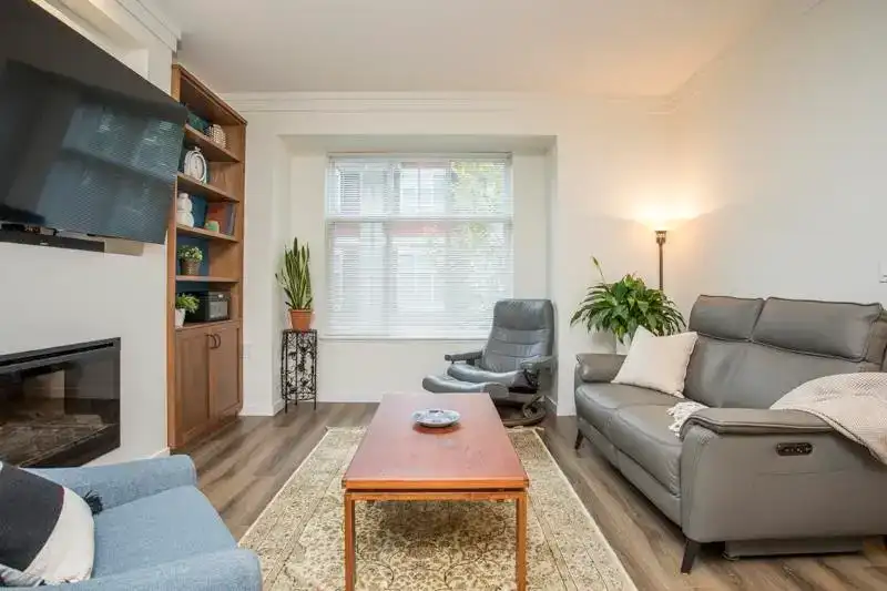 41 6956 193 STREET - photo 3 of 37