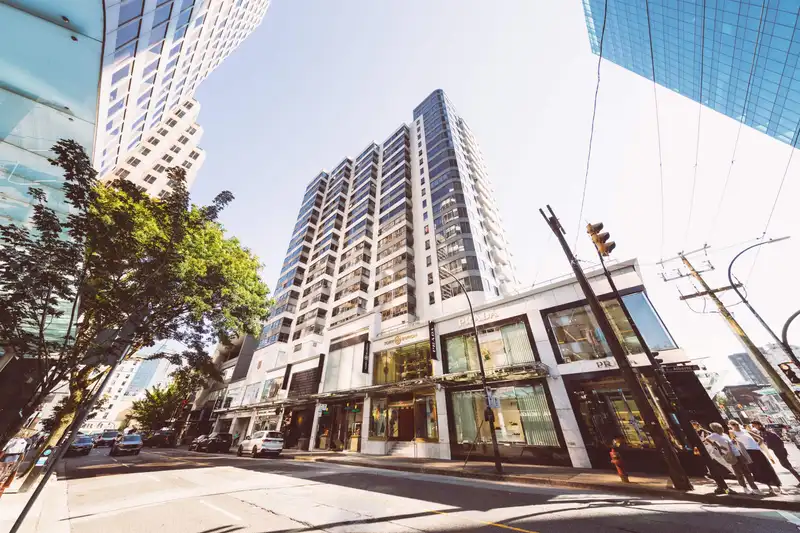 1506 1060 ALBERNI STREET - photo 1 of 32