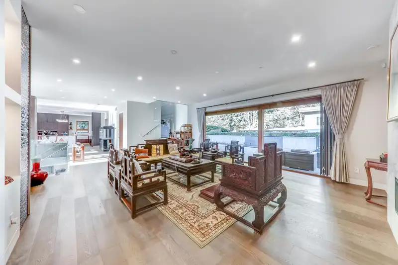 1497 QUEENS AVENUE - photo 4 of 40