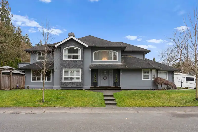 21472 91 AVENUE - photo 1 of 36