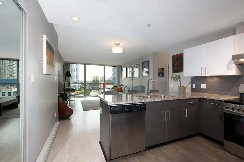 902 14 BEGBIE STREET - photo 3 of 38
