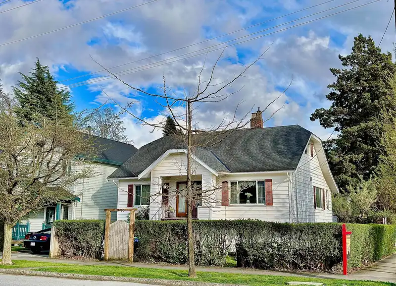 1320 TENTH AVENUE - photo 1 of 26