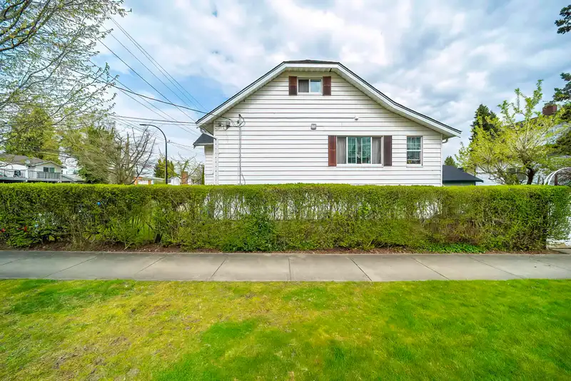 1320 TENTH AVENUE - photo 4 of 26