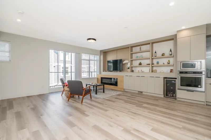 45 10488 124 STREET - photo 3 of 25