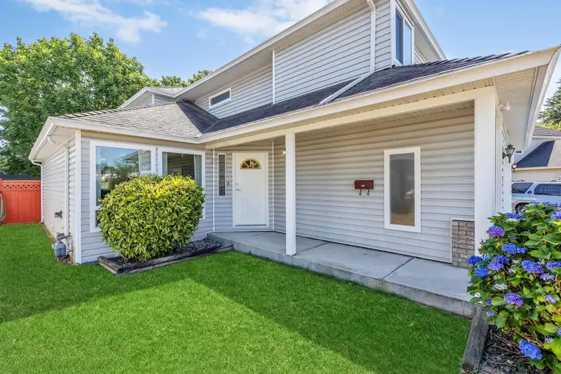 7914 119B STREET - photo 2 of 32