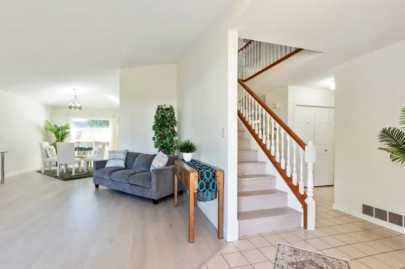 7914 119B STREET - photo 4 of 32