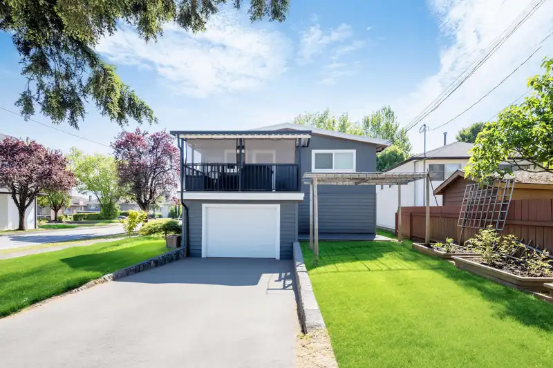 3696 E 26TH AVENUE - photo 4 of 31