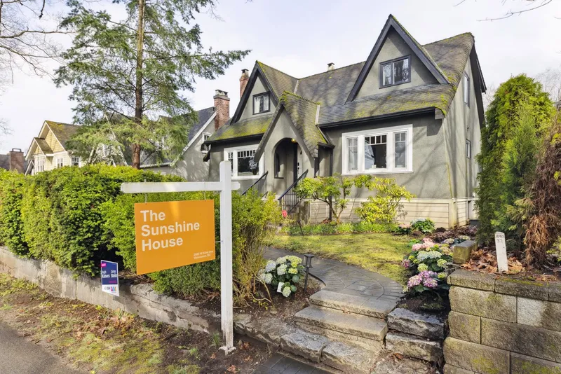 2923 W 32ND AVENUE - photo 3 of 25