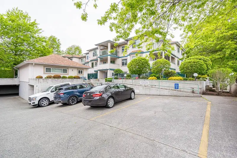 209 5955 177B STREET - photo 2 of 31